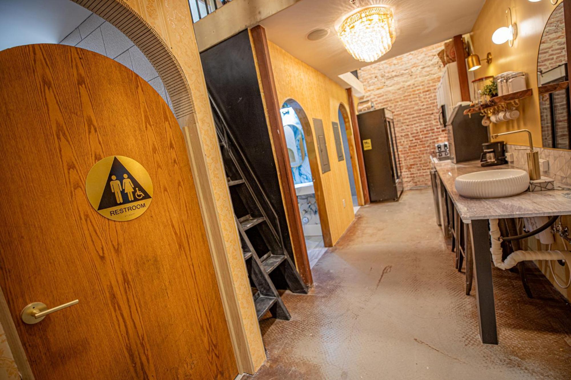 Social - Santa Barbara's First On State Street Hostel