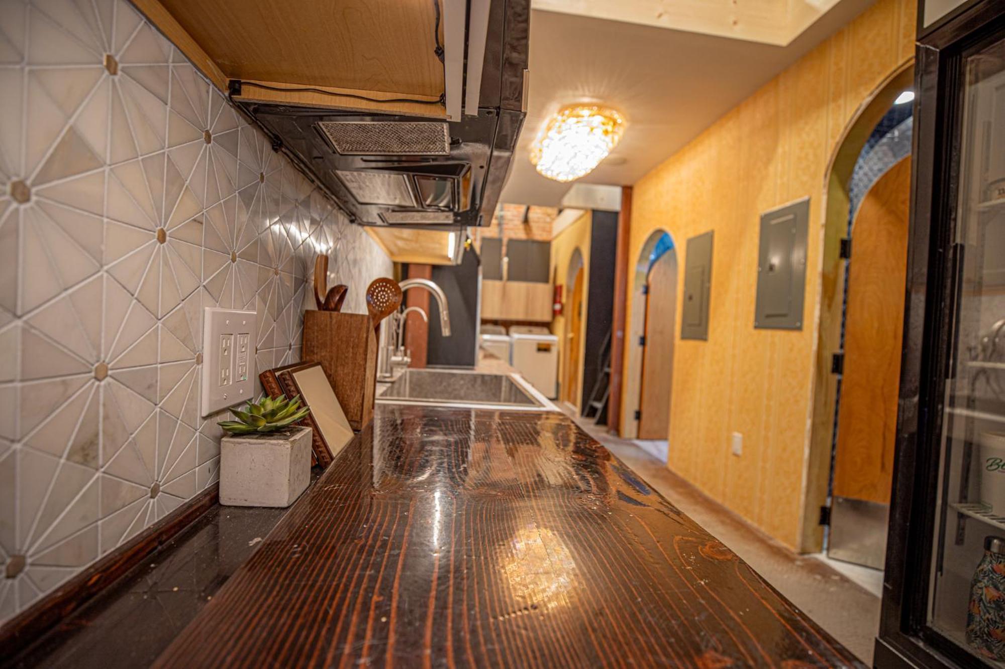 Hostel Social - Santa Barbara's First On State Street