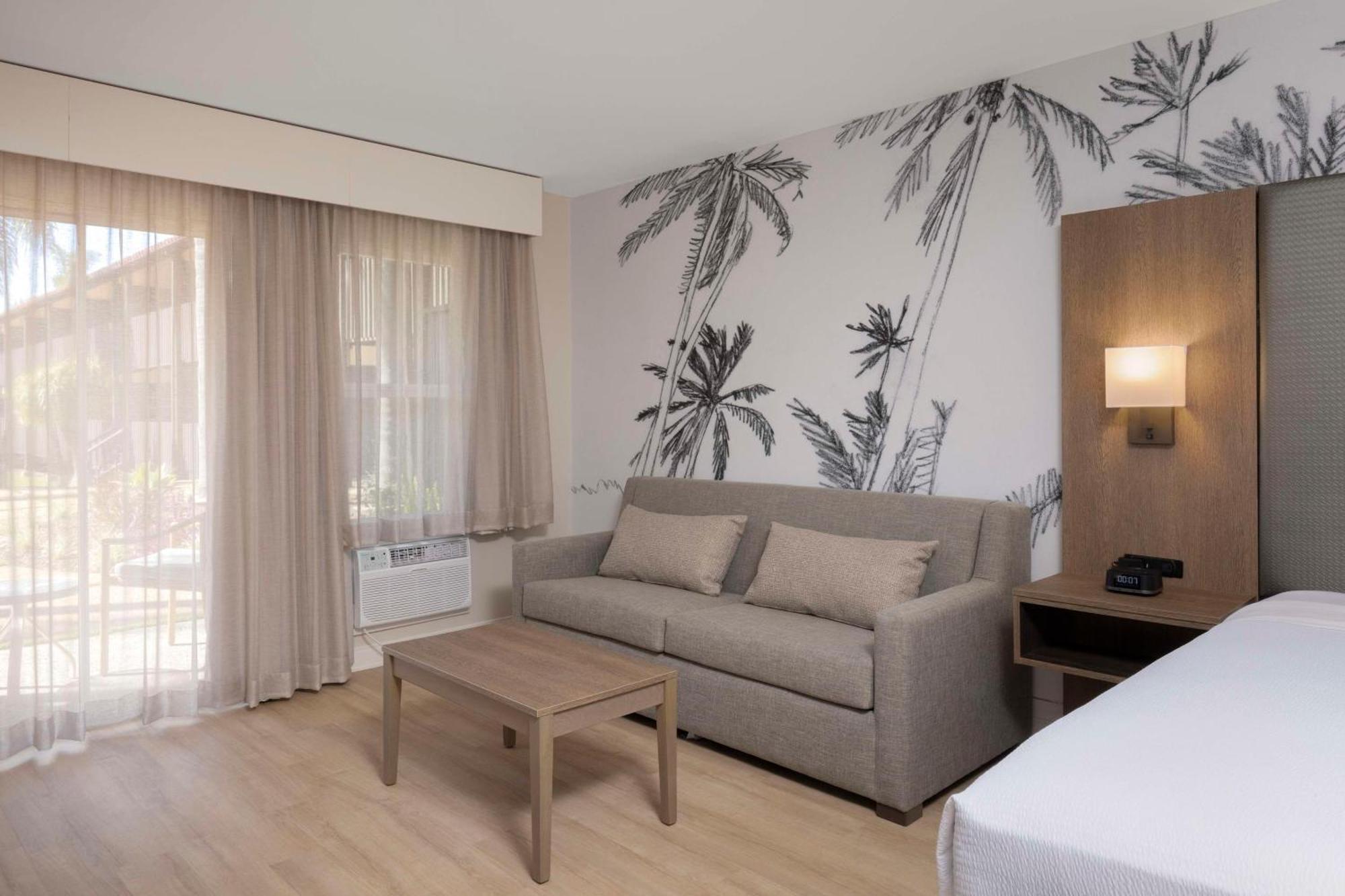 Hotel Western Pepper Tree 3*