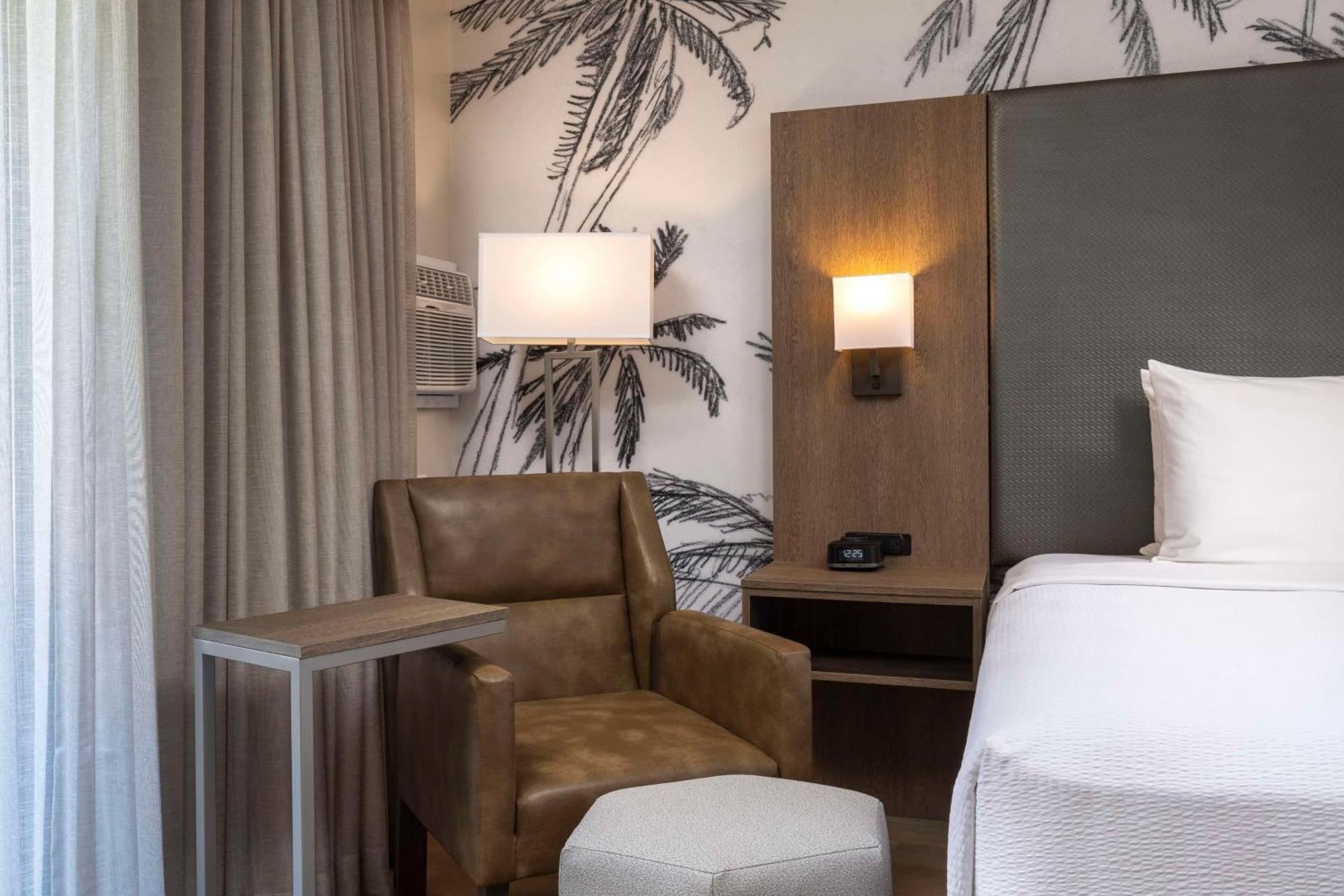 Western Pepper Tree 3*