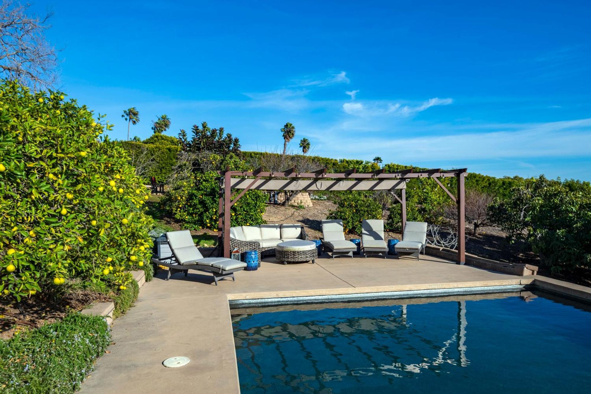 Luxury Atop The Hills Holiday home *