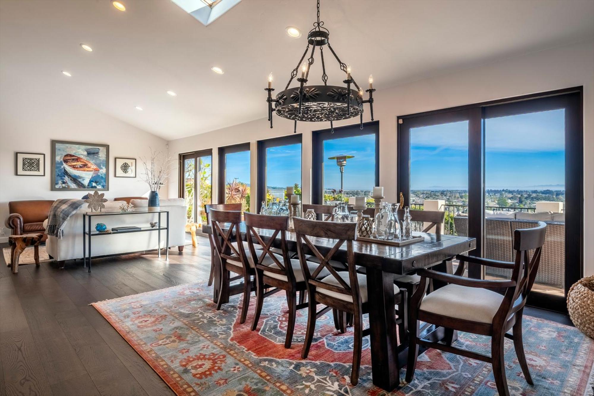 Luxury Atop The Hills Holiday home *