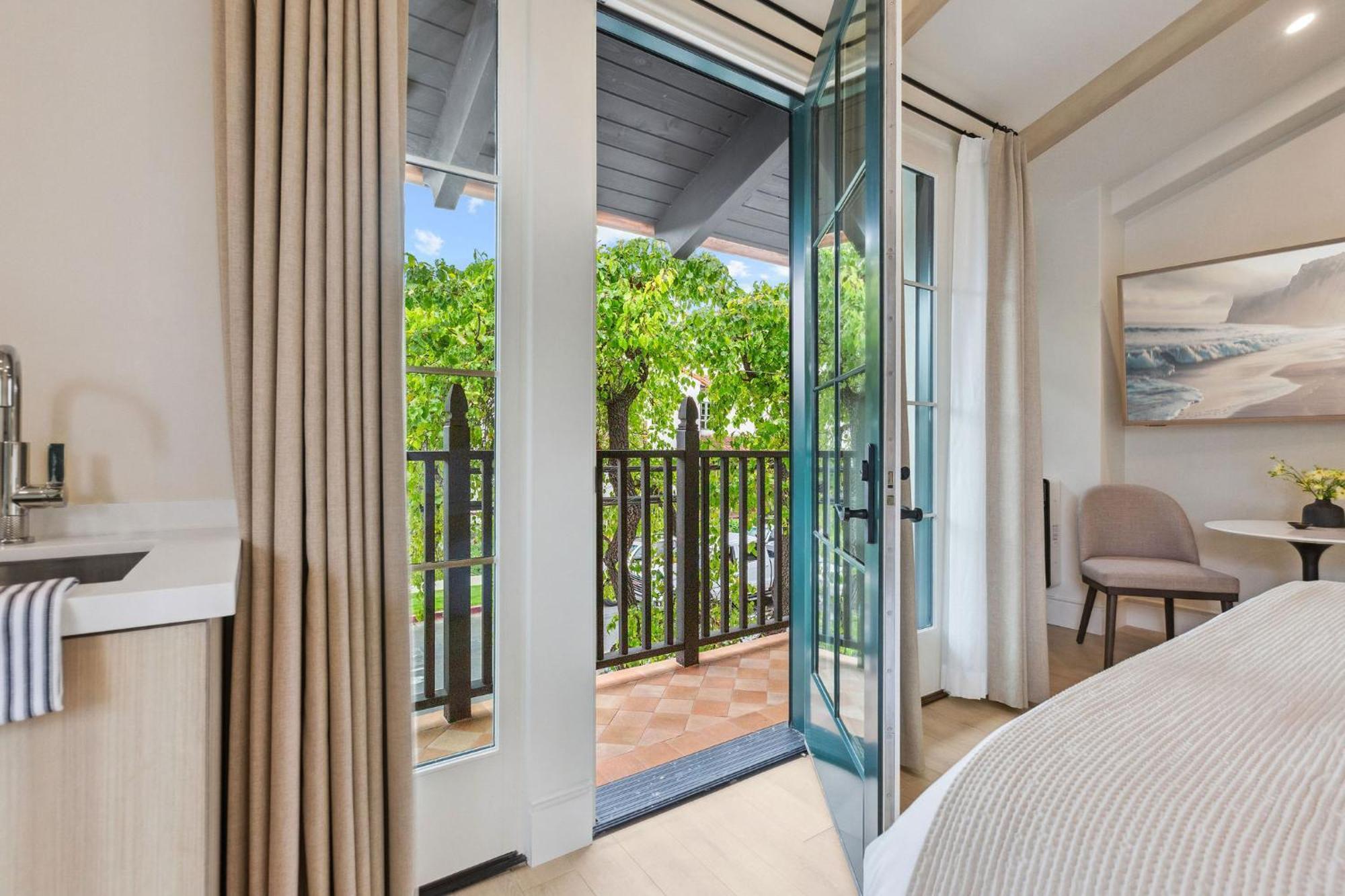 Casa Riviera - Boutique Suites In Downtown Santa Barbara