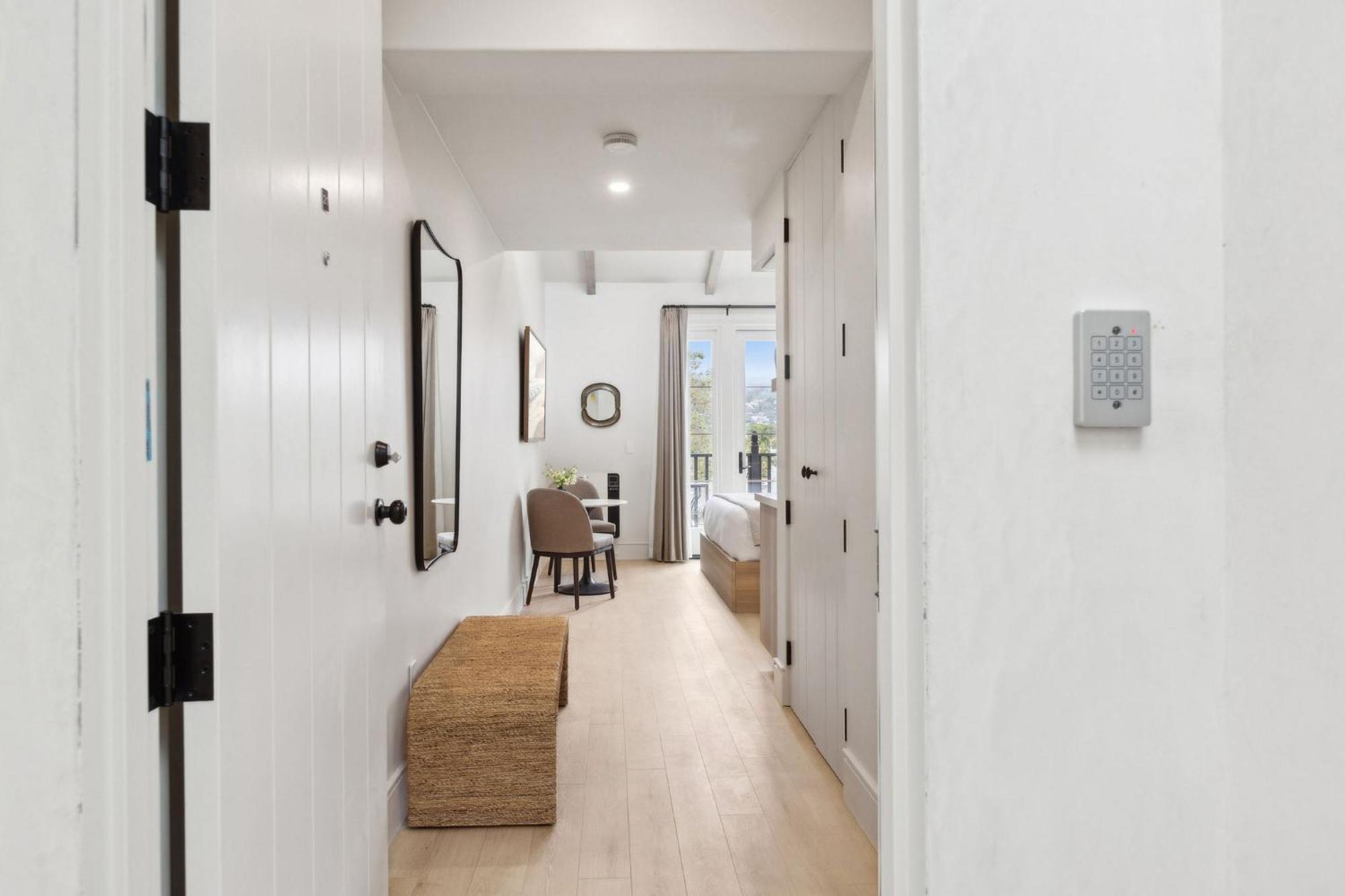 Casa Riviera - Boutique Suites In Downtown Santa Barbara
