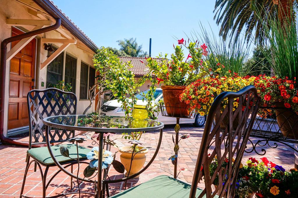 Harbor House Inn
