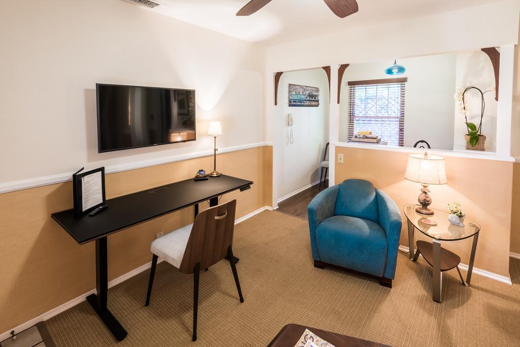 Inn Harbor House