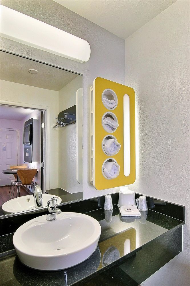 Hotel 6-santa Barbara, Ca - State Street 2*