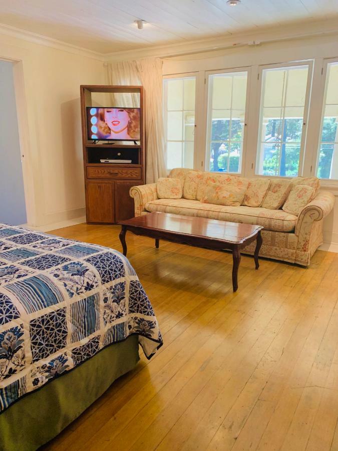 Homestay Historic Mansion In Montecito Santa Barbara