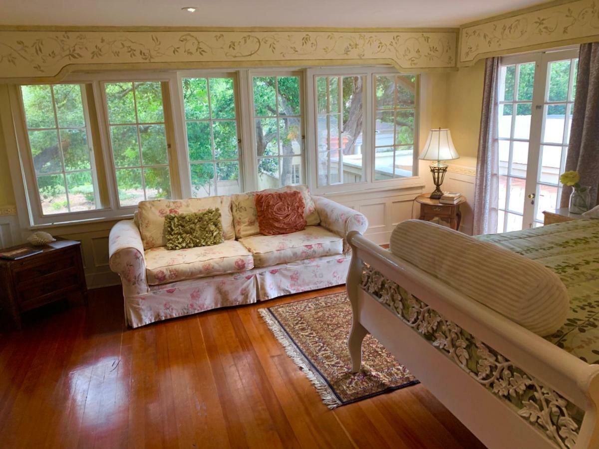 Historic Mansion In Montecito Homestay