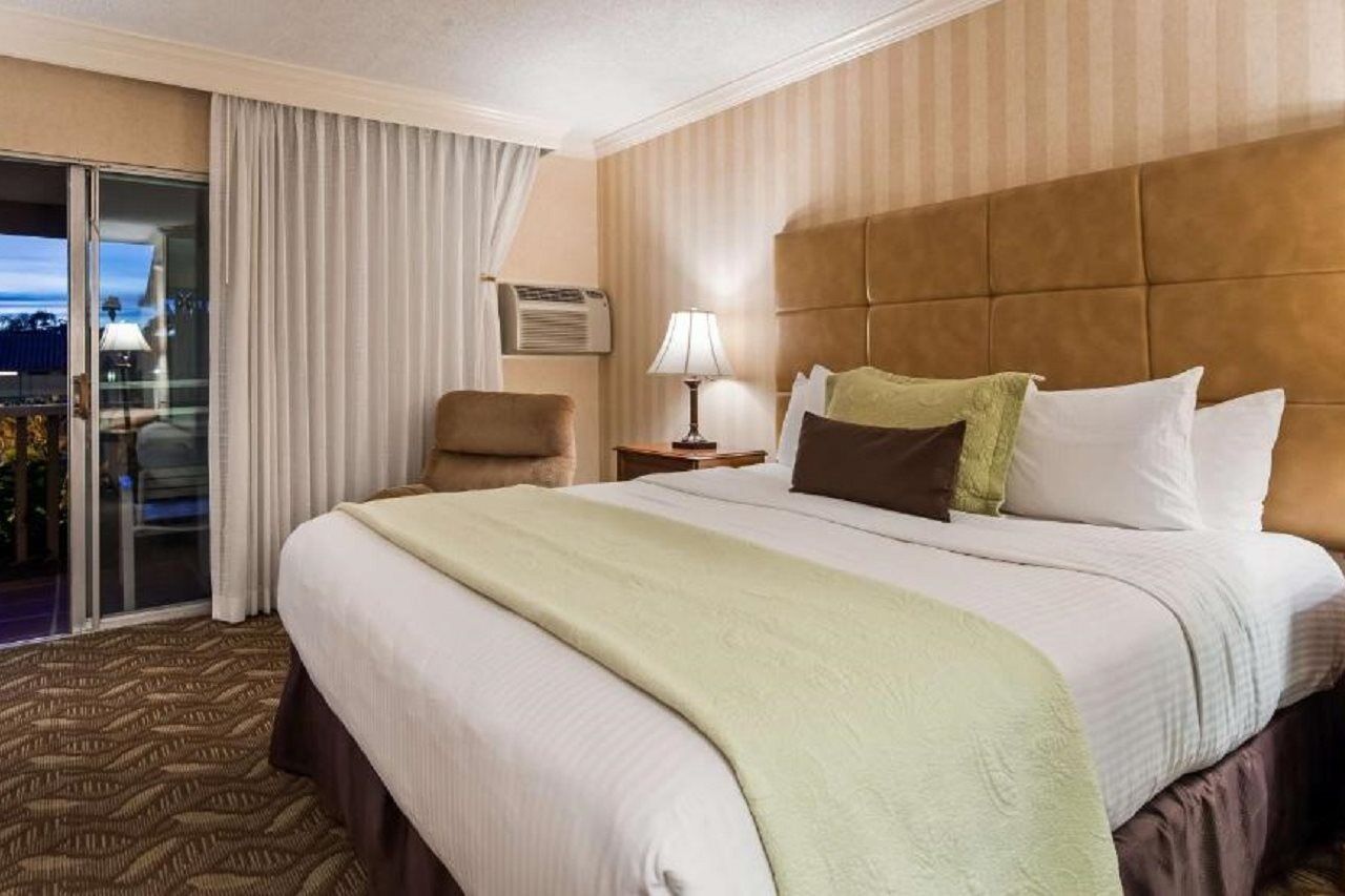Western Pepper Tree Hotel 3*