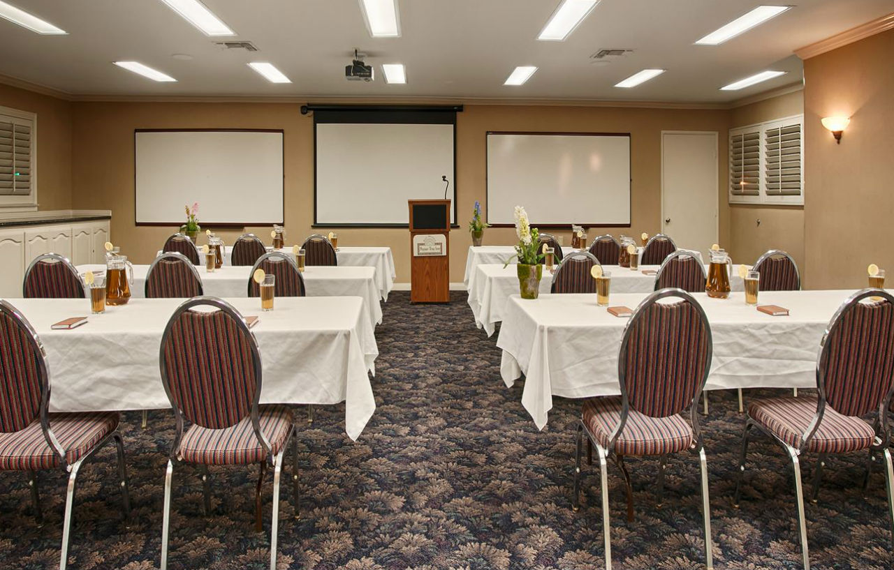 Hotel Western Pepper Tree