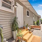 Cactus Room - Private Entrance