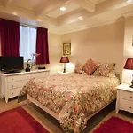 Cheshire Cat Inn & Cottages