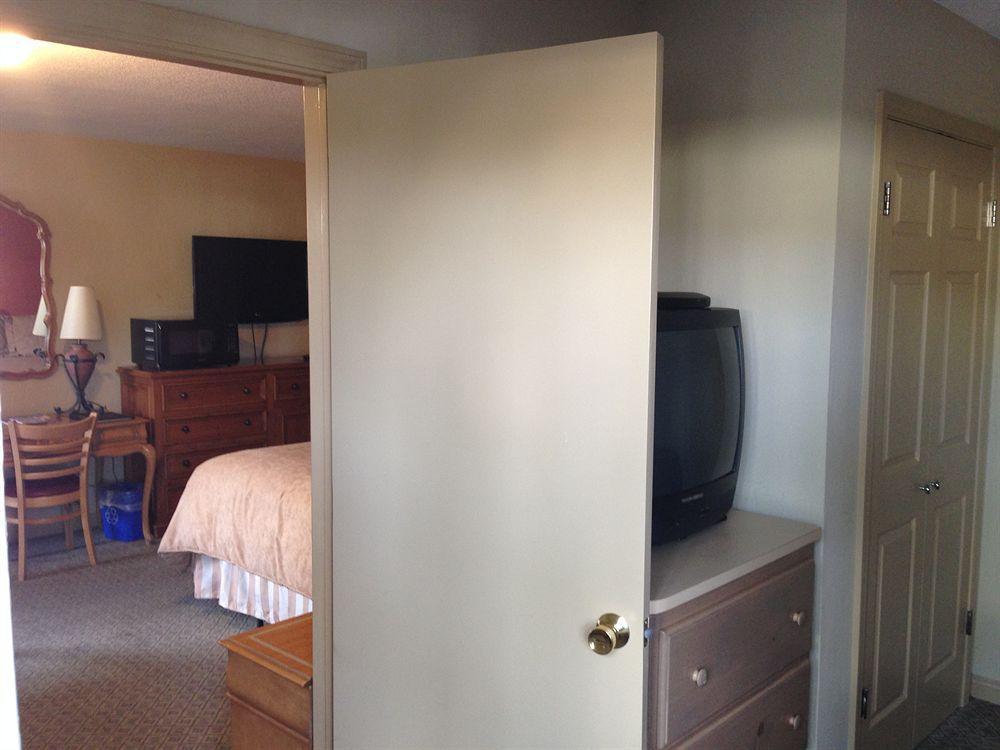 Hotel Sandpiper - Santa Barbara