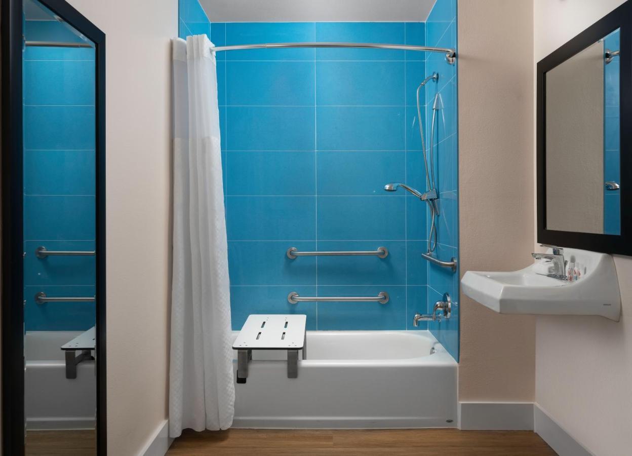 Hotel 6-santa Barbara, Ca -