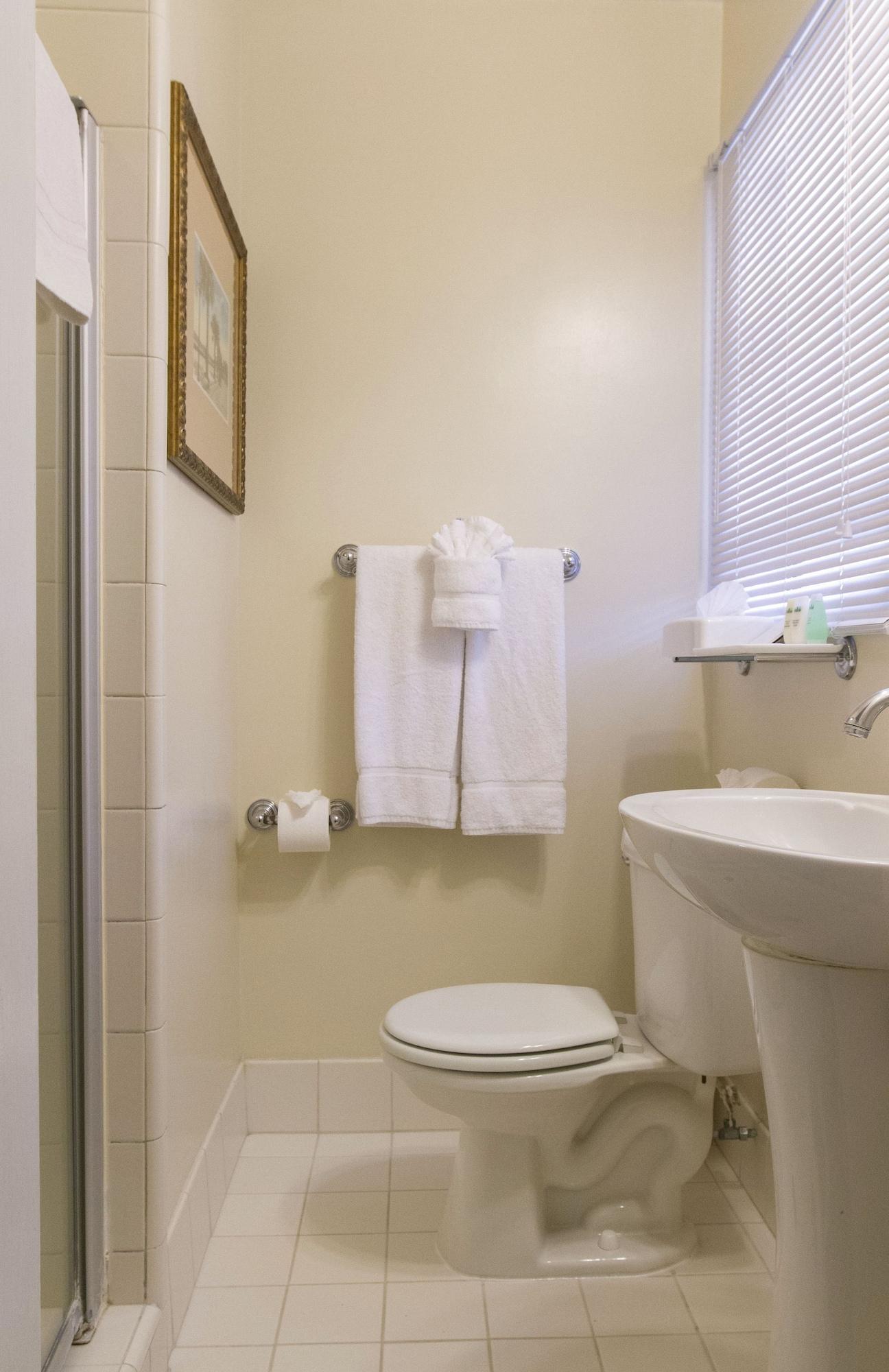 Coast Village Motel 2*