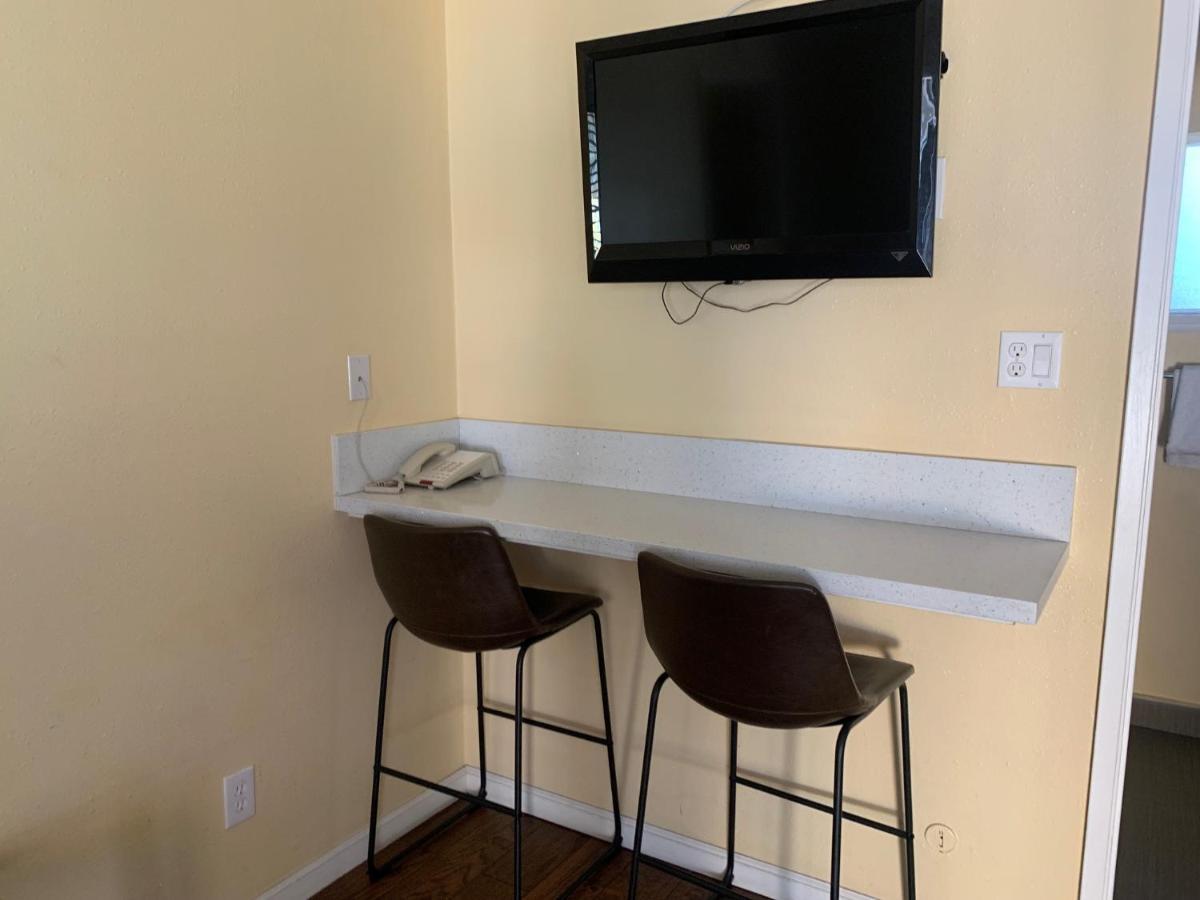 Motel Oasis And 2*