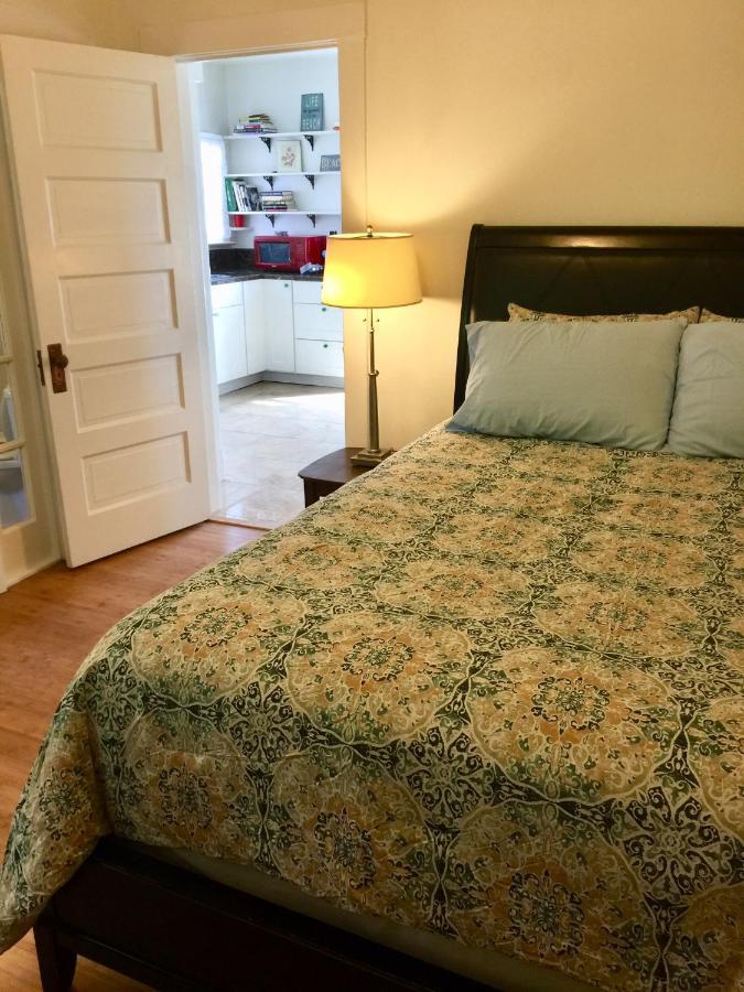 Ruth House Original Craftsman Pets, Walk To State St. Holiday home