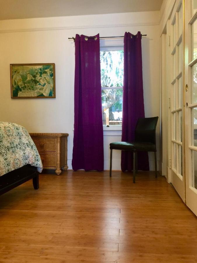 Ruth House Original Craftsman Pets, Walk To State St. Holiday home Santa Barbara
