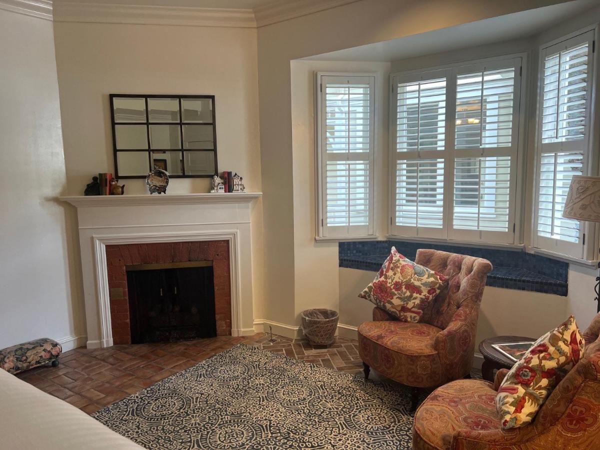 Bed & Breakfast Cheshire Cat & Santa Barbara