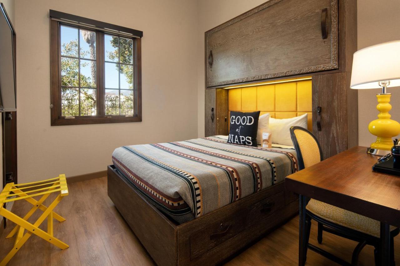Moxy 3* Santa Barbara