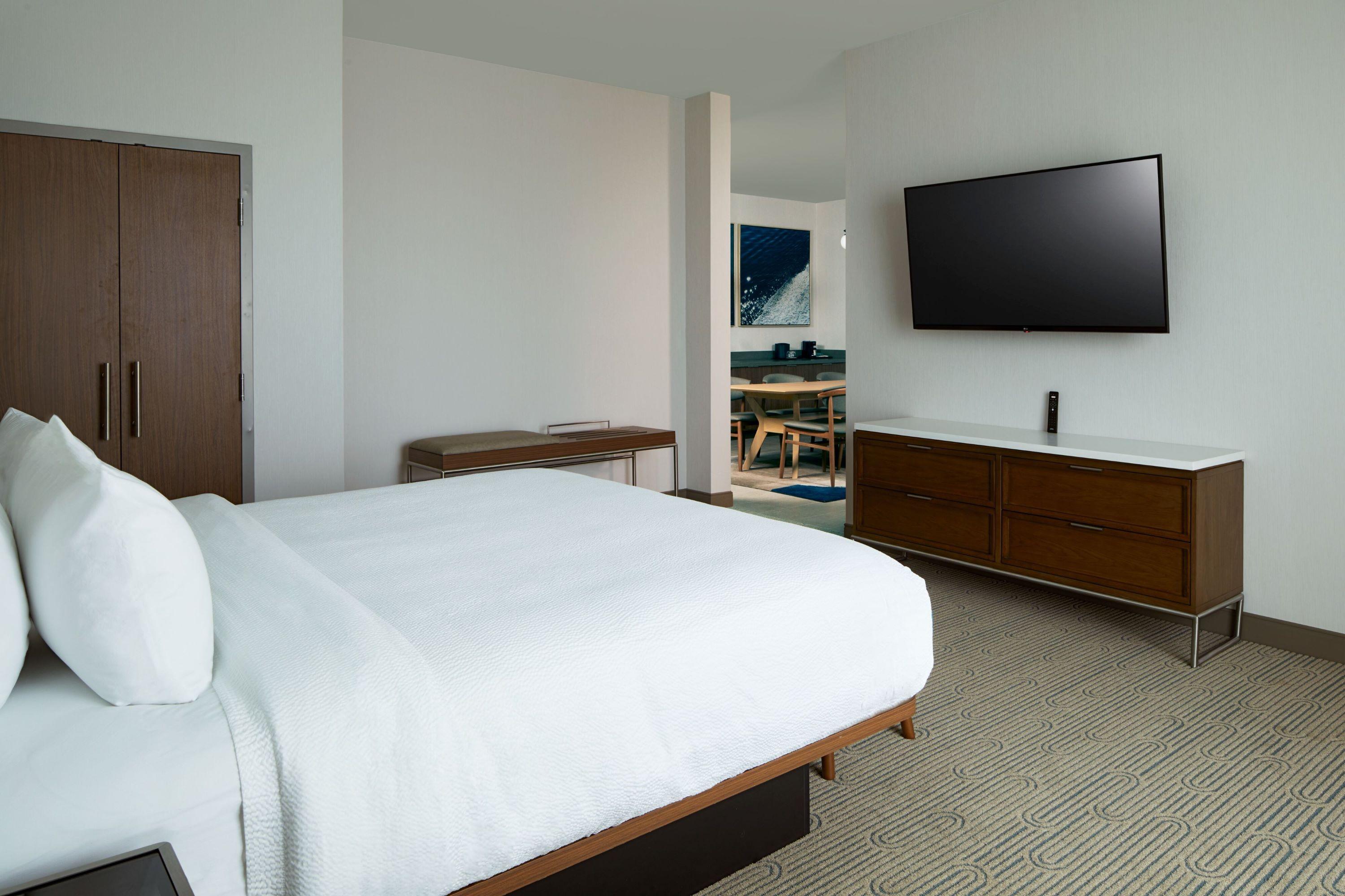 Courtyard By Marriott Downtown Hotel