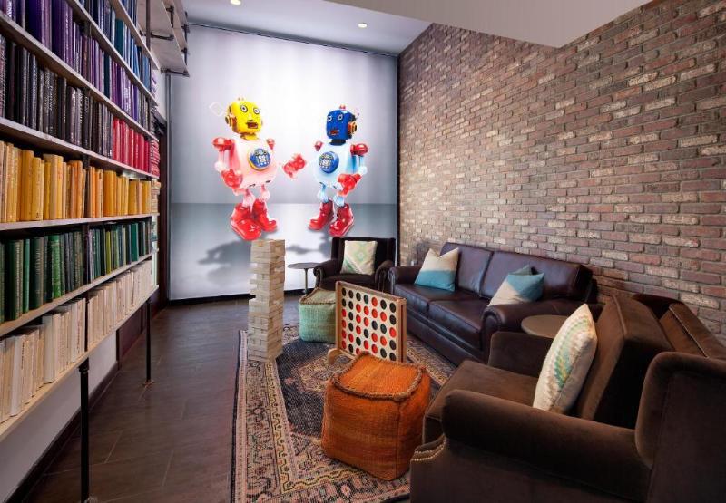 Moxy 3*