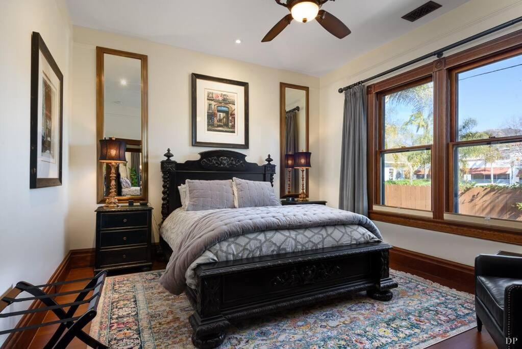 Upscale Downtown Walk To Shops Bars 2 Holiday home Santa Barbara