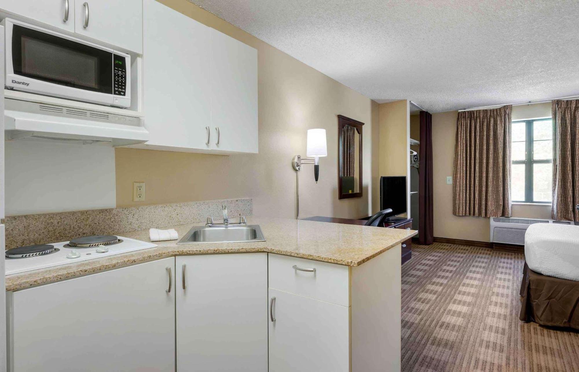 Extended America - - Calle Real Hotel Santa Barbara