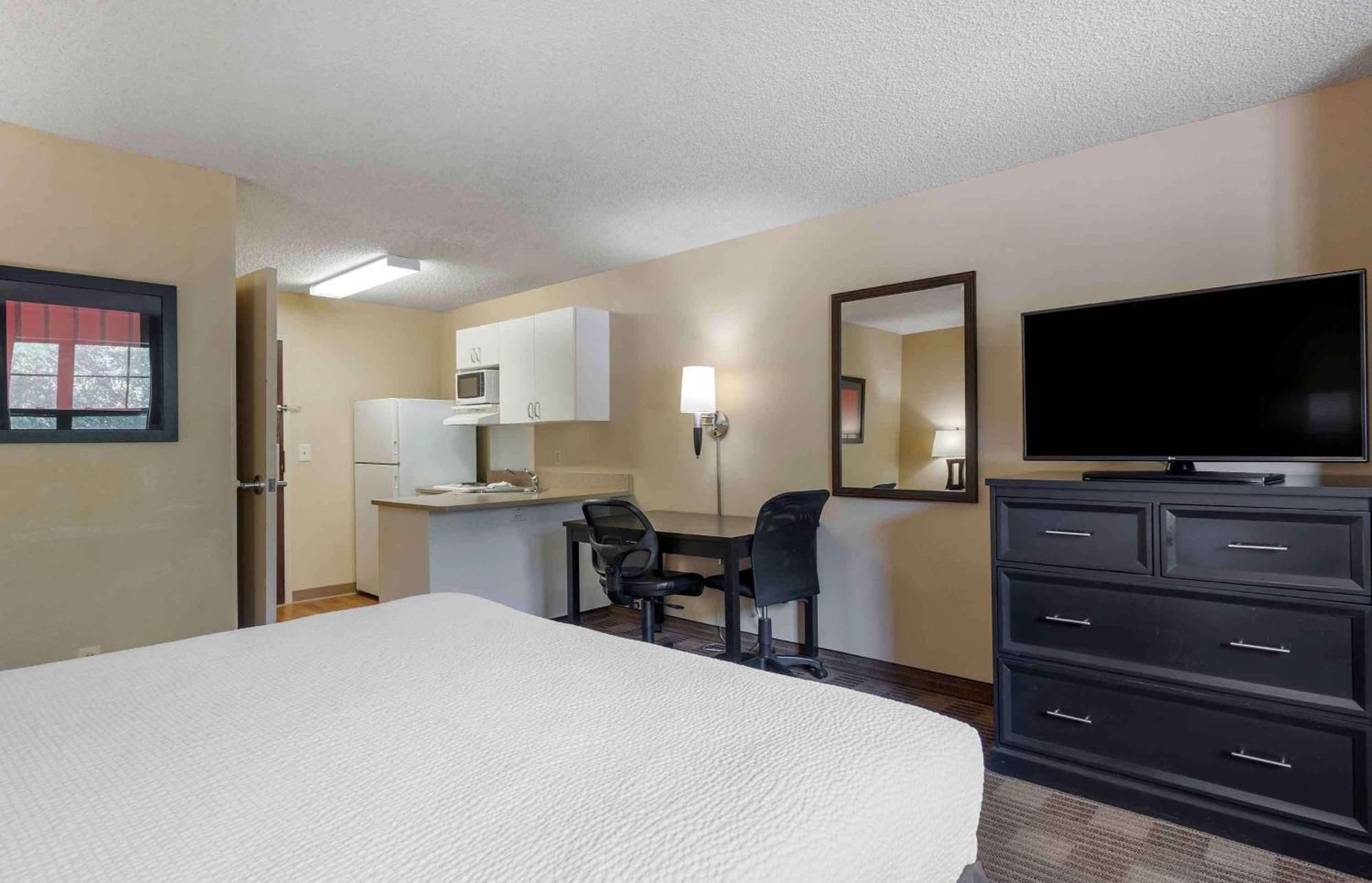 Extended America - - Calle Real Hotel