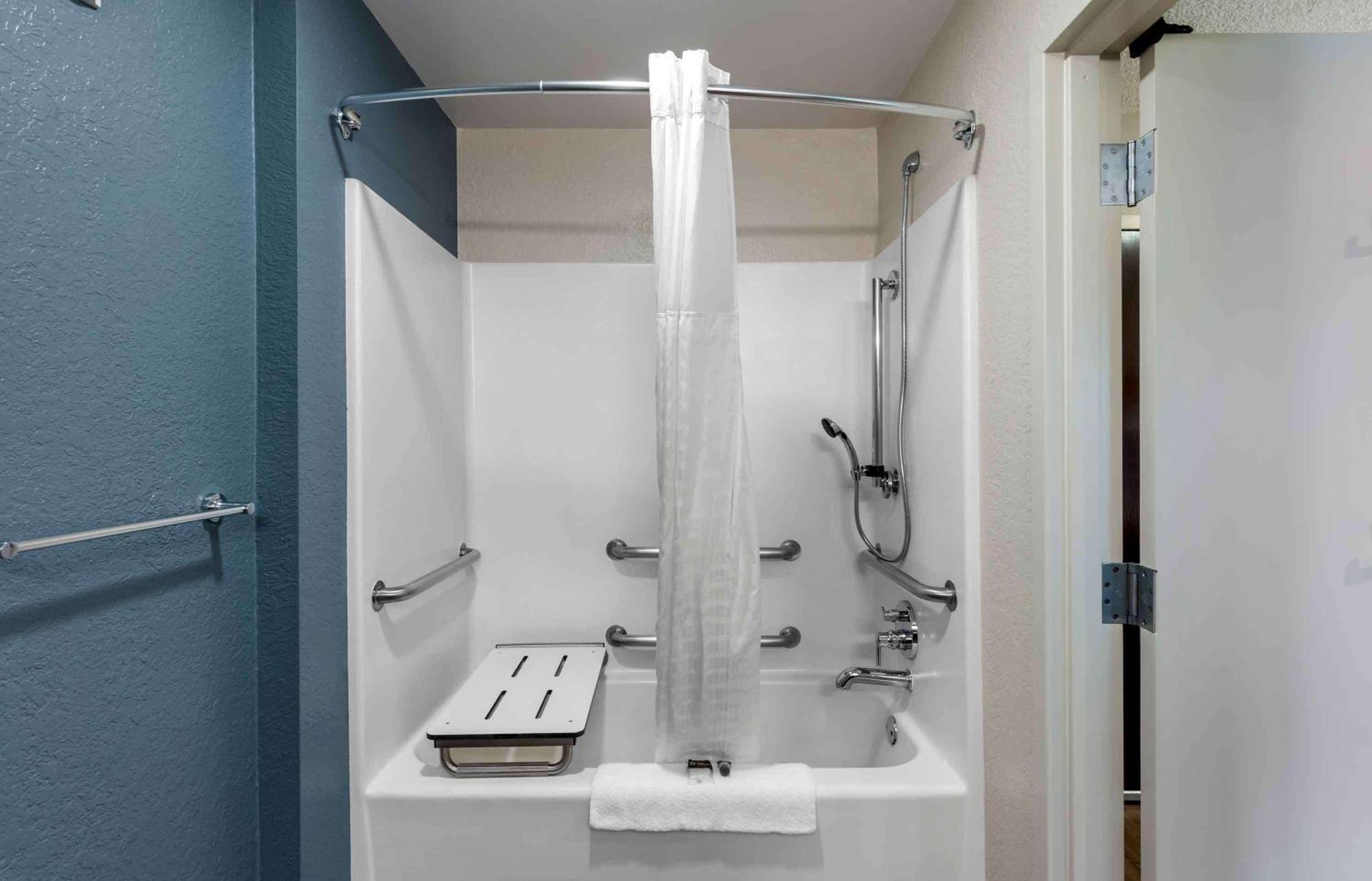 Extended America - - Calle Real Hotel
