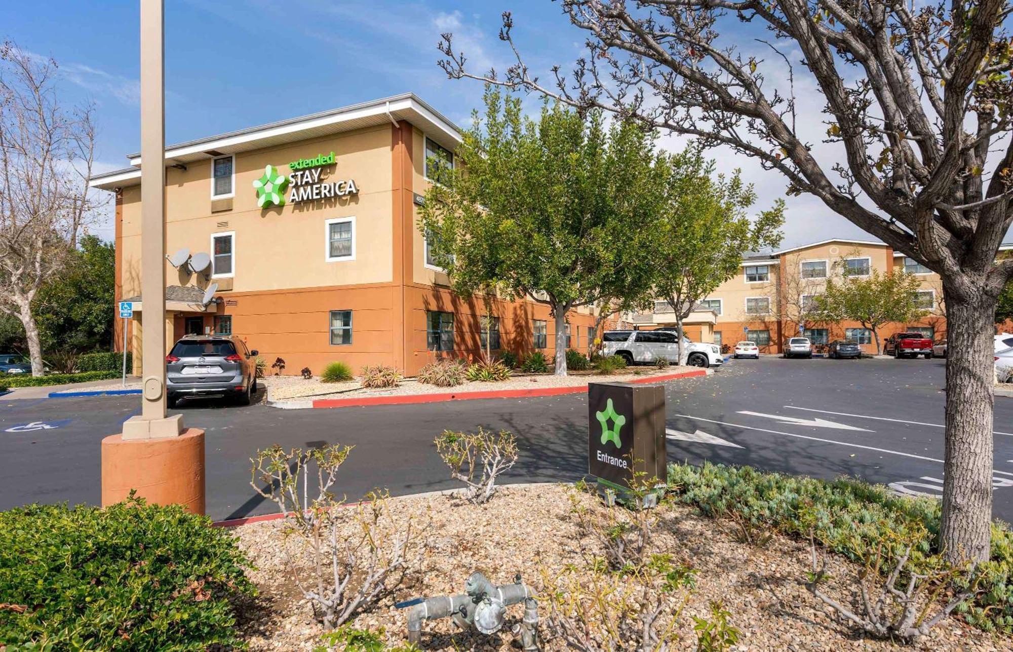 Extended America - - Calle Real Hotel