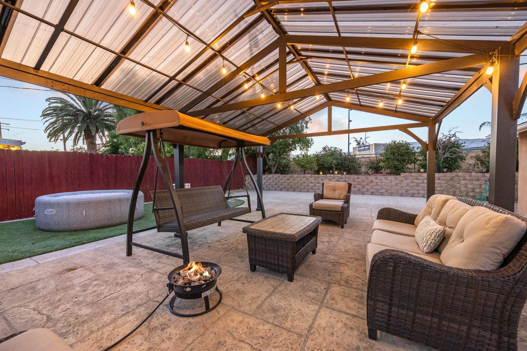 Holiday home Coastal Near Ucsb & Airport, Hot Tub, King Beds, Fast Wifi, Sleeps 6 *