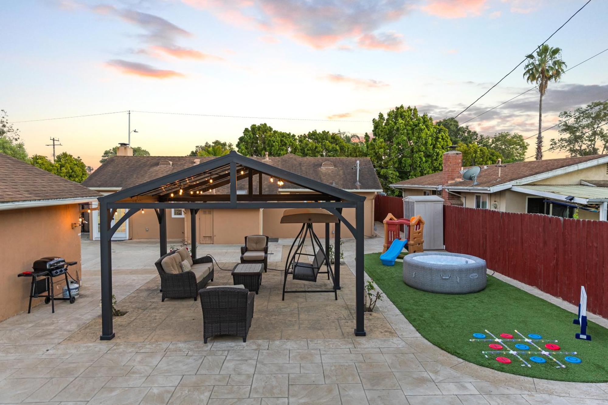 Holiday home Coastal Near Ucsb & Airport, Hot Tub, King Beds, Fast Wifi, Sleeps 6