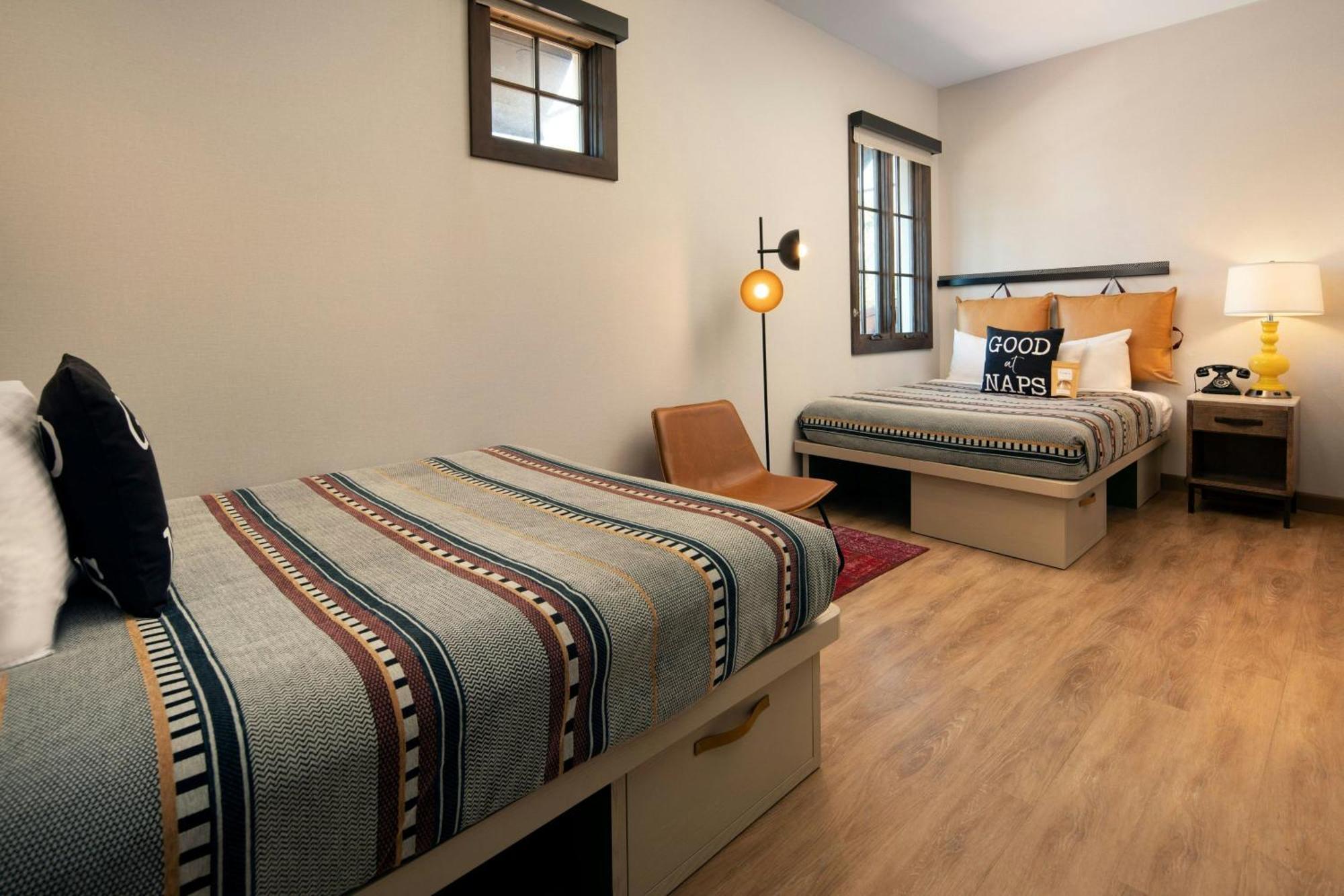 Moxy 3*