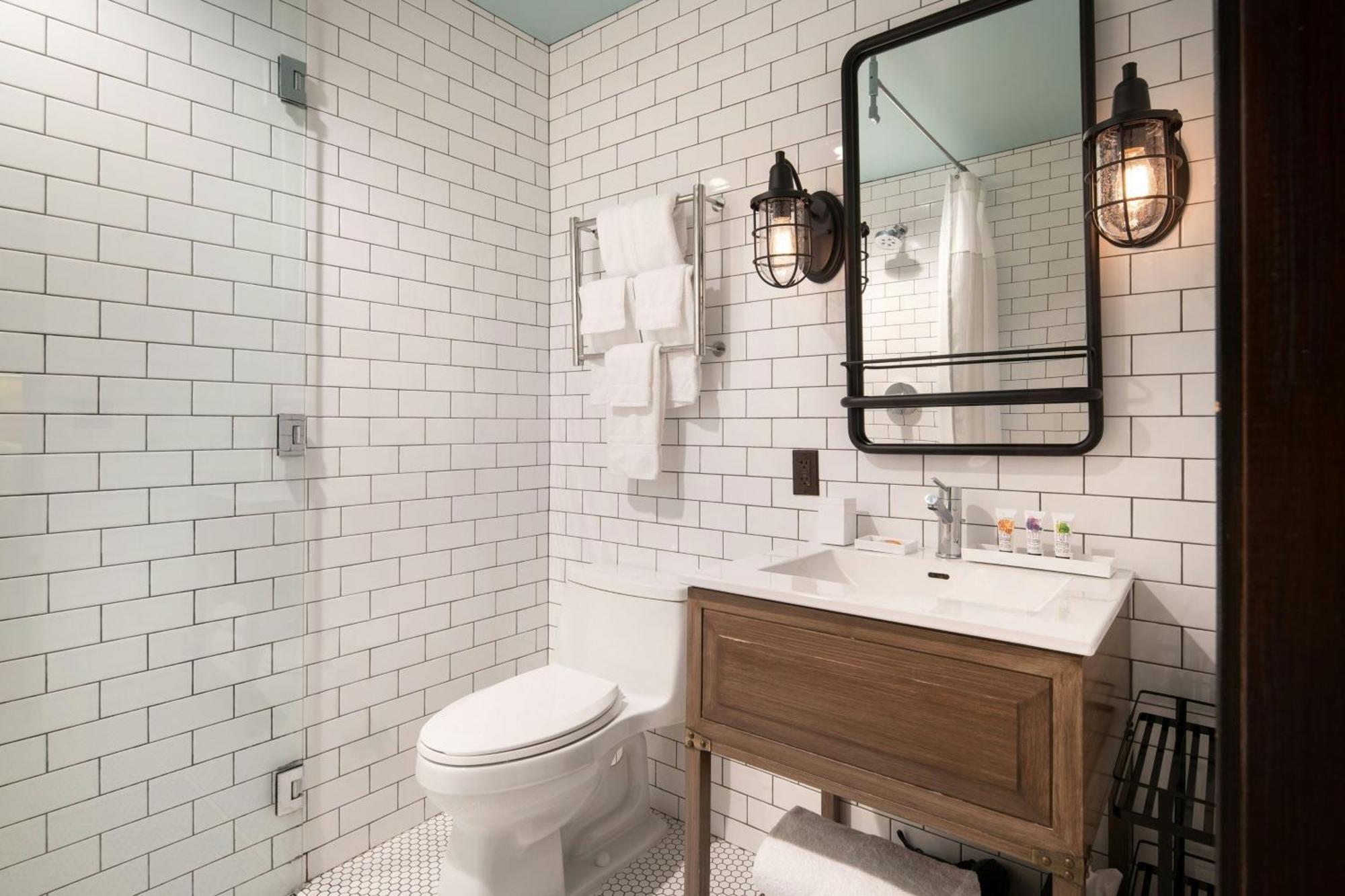 Moxy Hotel 3*