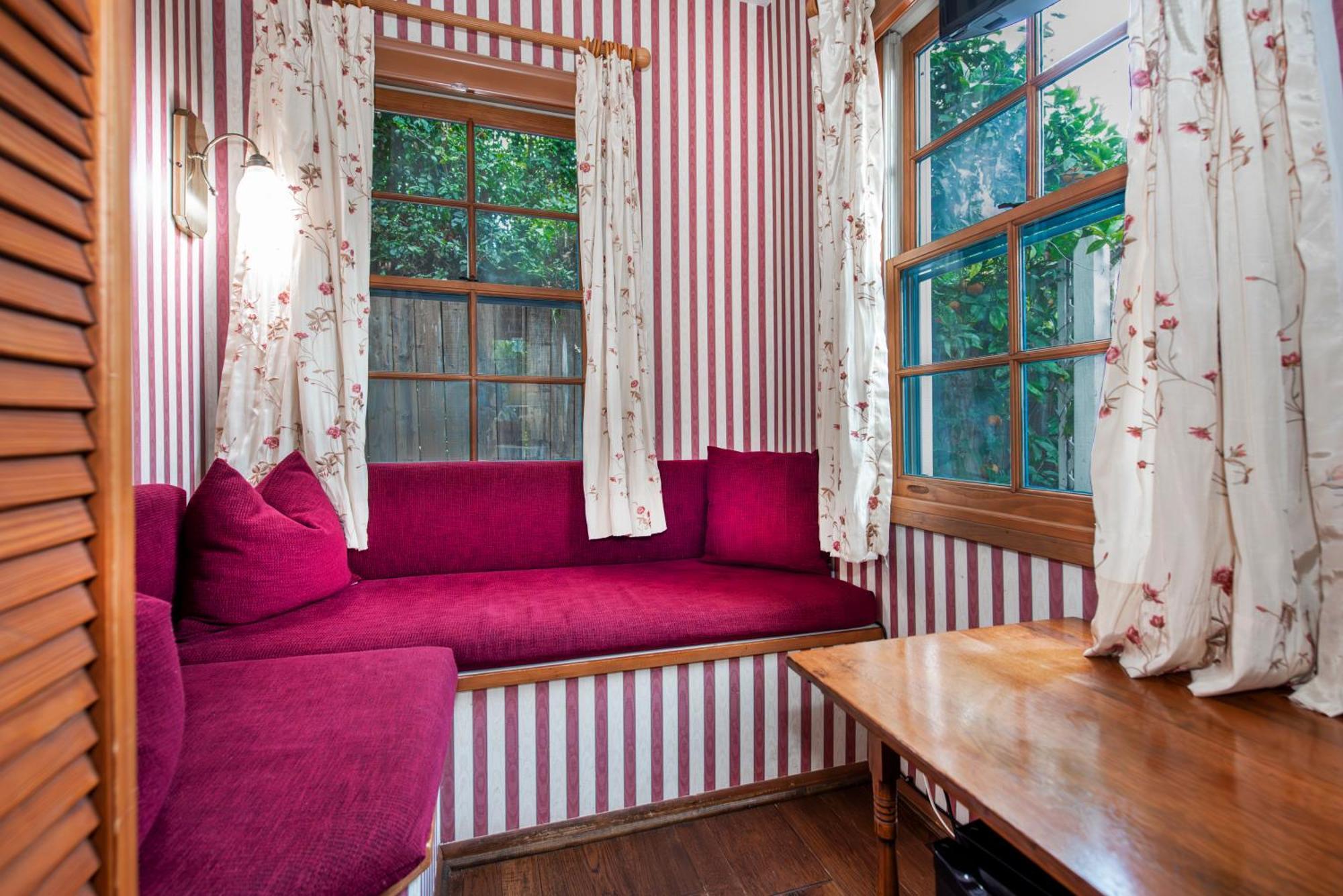 Bed & Breakfast Bath Street 4*