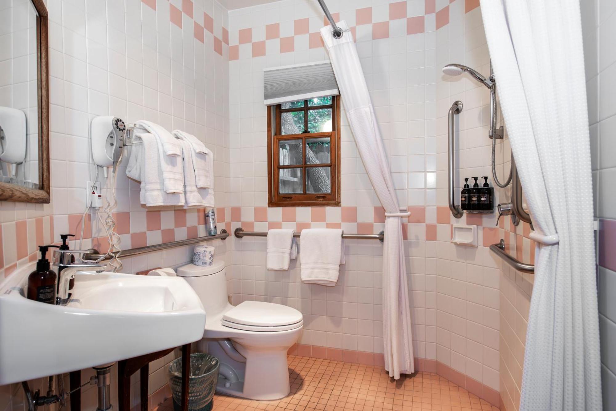Bed & Breakfast Bath Street Santa Barbara