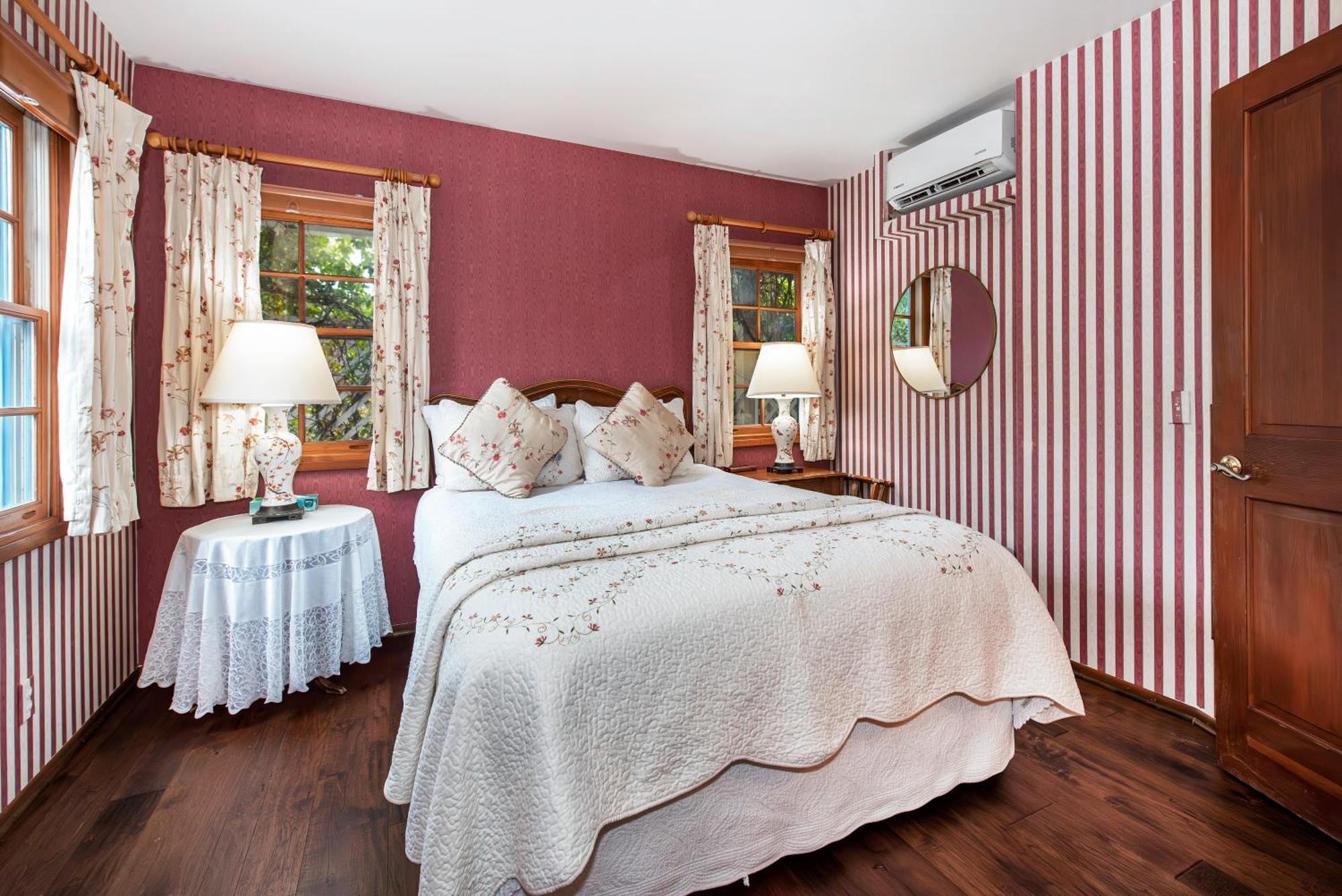 Bath Street 4*