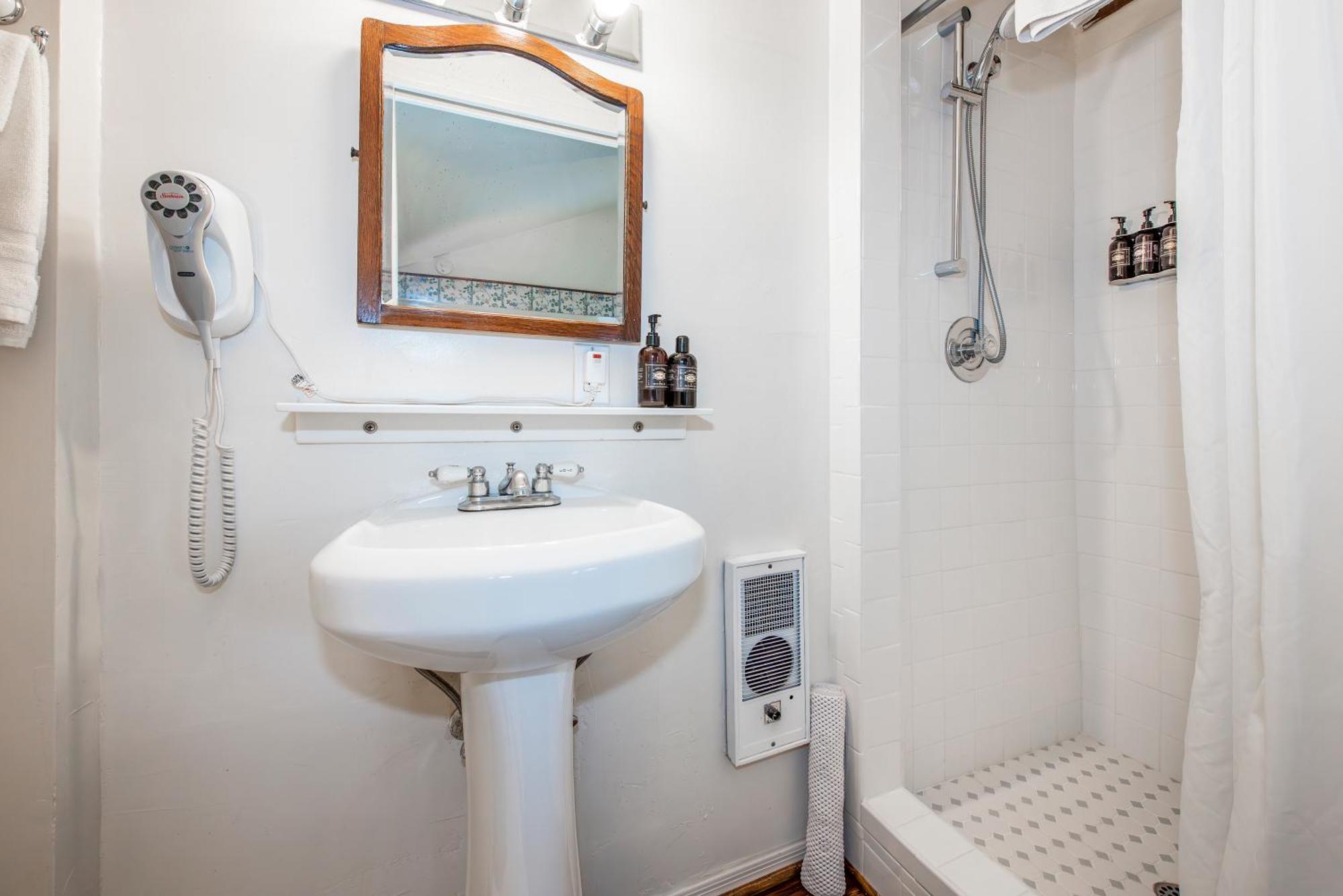 Bath Street 4*