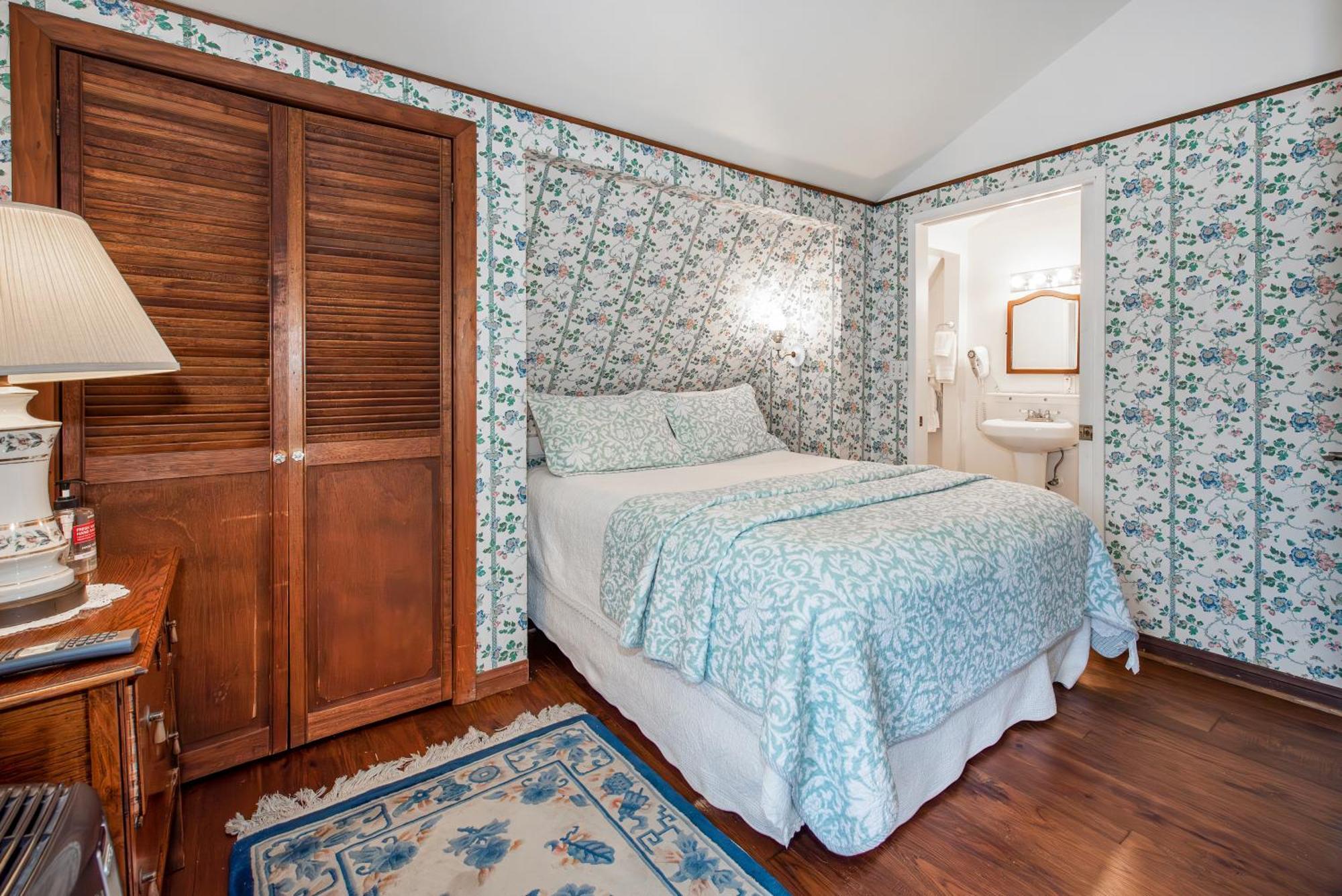 Bath Street 4*