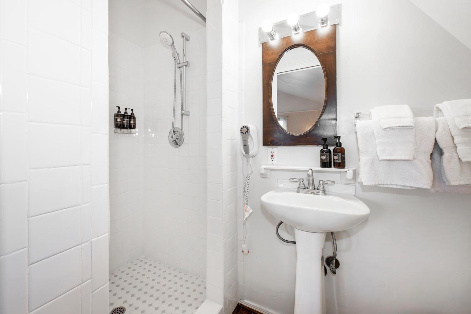 Bath Street 4*