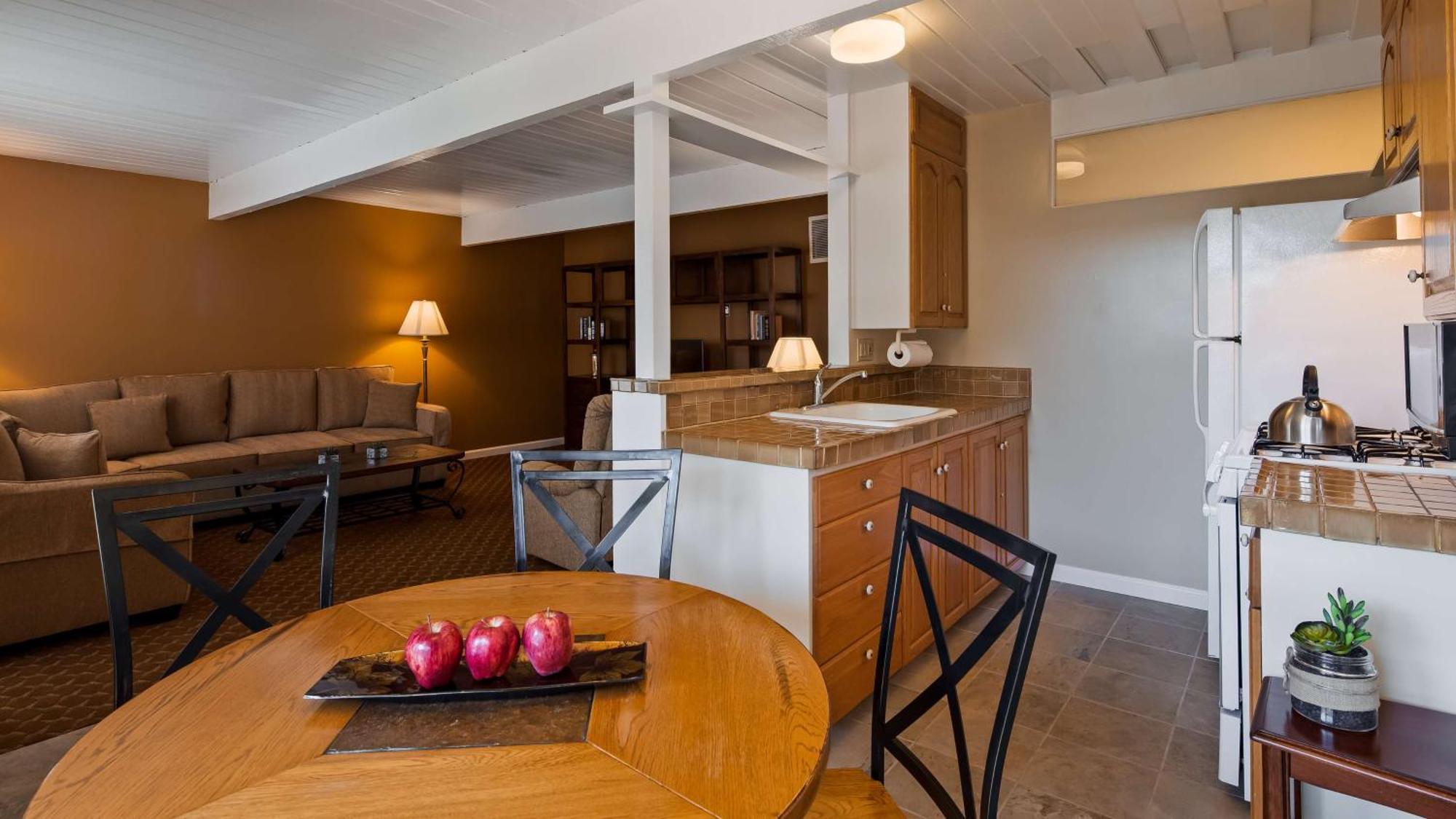 Western Hotel 4*
