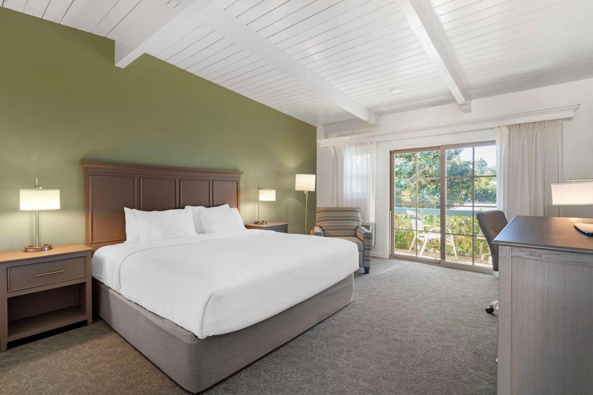Western Hotel 4*