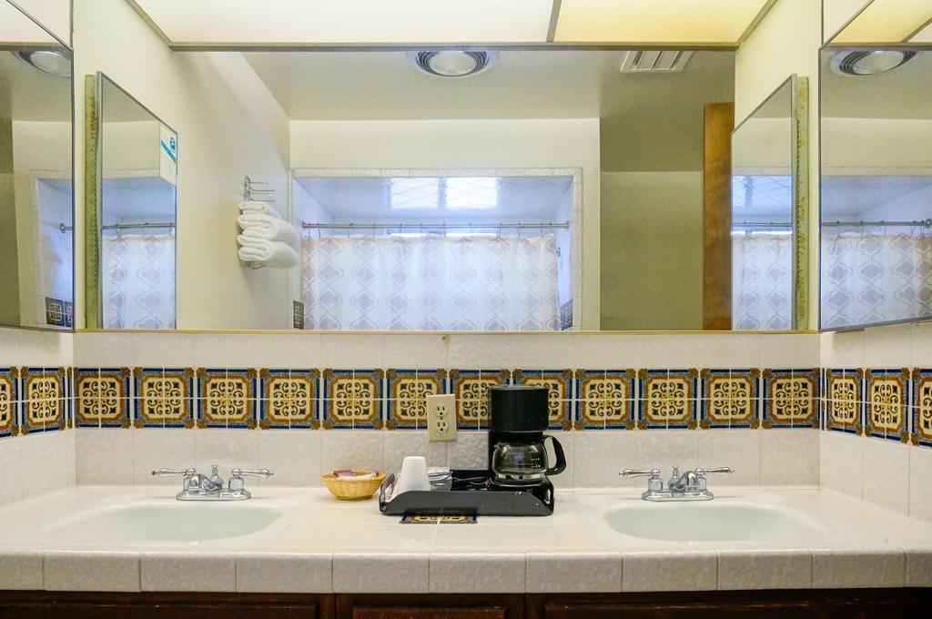 Pacific Crest Hotel 3*