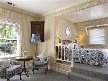 Cheshire Cat & Bed & Breakfast 4*
