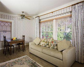 Bed & Breakfast Cheshire Cat & Santa Barbara