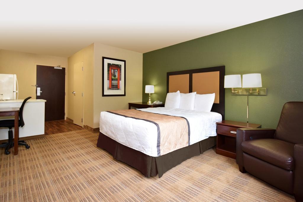Extended America - - Calle Real Hotel Santa Barbara