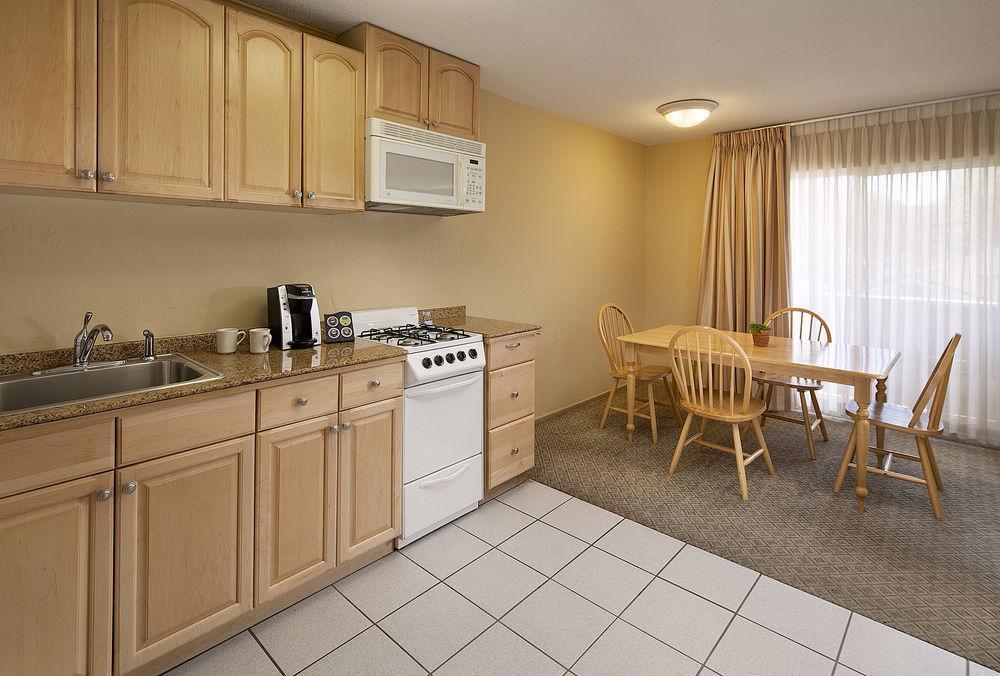 Hotel Sandpiper - Santa Barbara