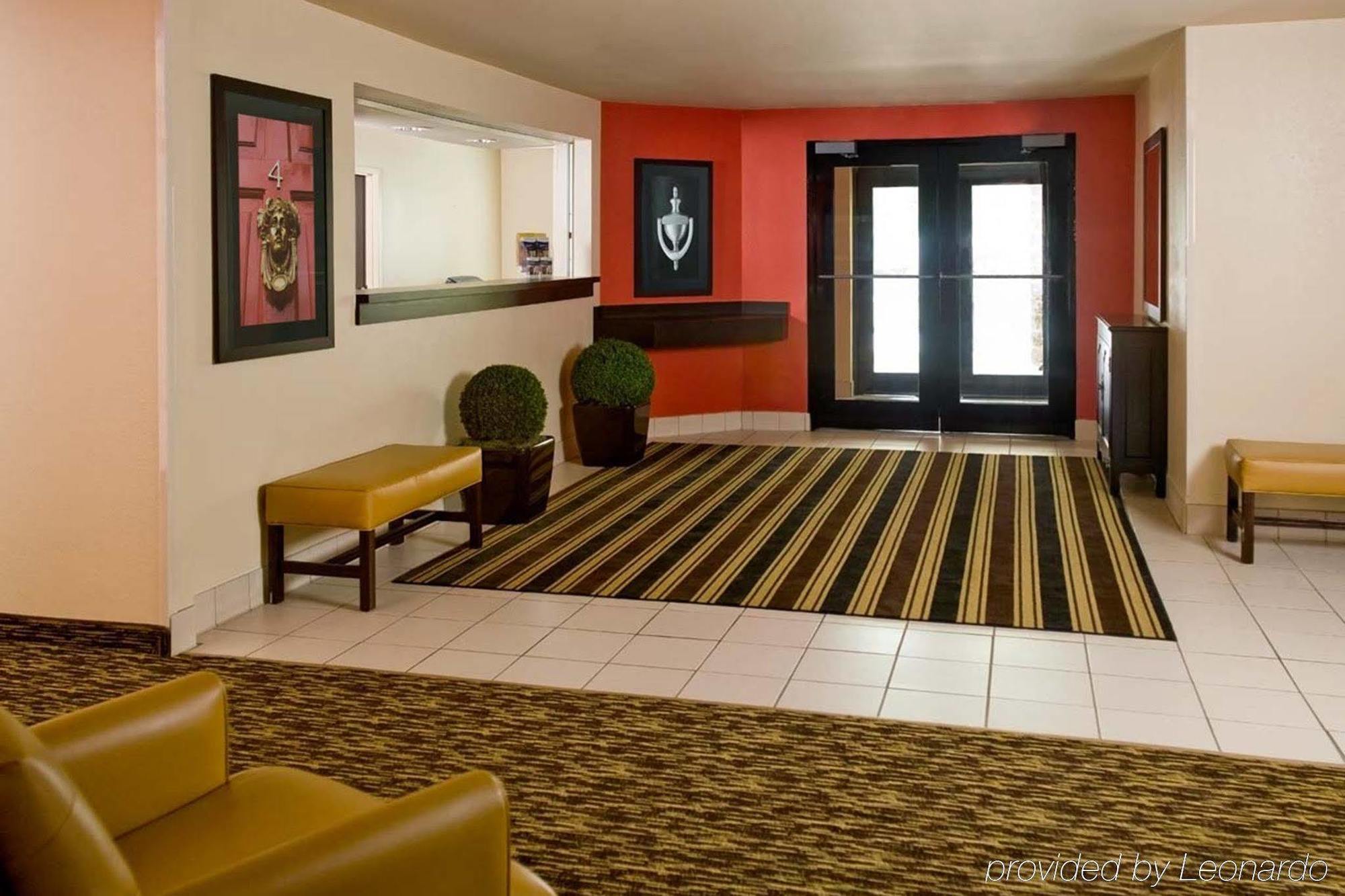 Extended America - - Calle Real Hotel
